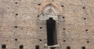 Torre Galluzzi Bologna, porta d'ingresso @torridibologna